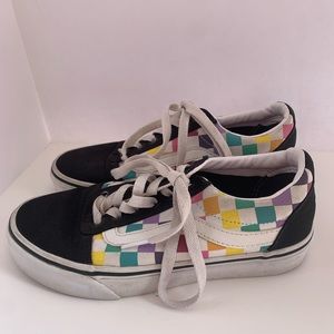 Vans women’s size 5 rainbow checkered pattern and black
